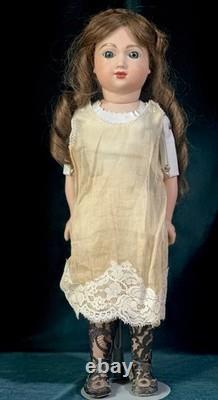 Reproduction Vintage de la Poupée Antique Française André Thuillier A. T. 18