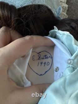 Reproduction d’artiste vintage d’une poupée ancienne française Bru Jne 18 en porcelaine signée