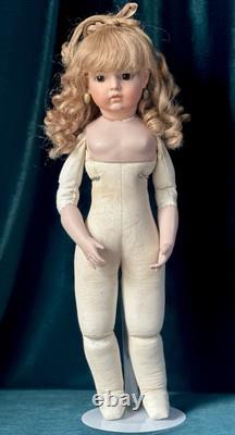 Reproduction d'artiste vintage d'une poupée antique française Bru Jne 20 tête en porcelaine