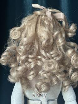 Reproduction d'artiste vintage d'une poupée antique française Bru Jne 20 tête en porcelaine