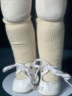 Reproduction d'artiste vintage d'une poupée antique française Bru Jne 20 tête en porcelaine