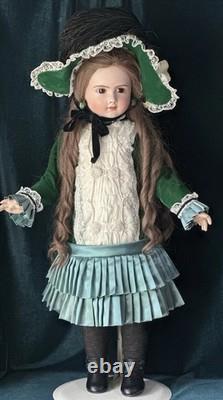 Reproduction vintage de la poupée antique française Andre Thuillier A. 14. T. 26