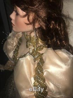Robe En Or 42 Pouces Rustie Doll Avec Yeux Violets Et Roses