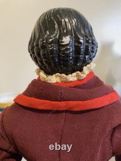 Superbe poupée antique Greiner en porcelaine des années 1850, aux yeux bruns, ravissante tenue d’époque et bottes