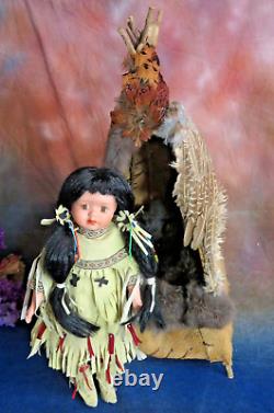 TENTE AMÉRINDIENNE VINTAGE 24 en écorce de bouleau Britch et bois à fourrure & 16 poupée en porcelaine