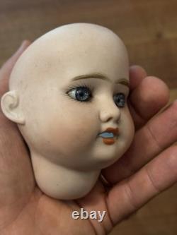 Tête de poupée en porcelaine antique jouet vintage taille 1 non signée