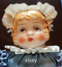 Tête de poupée en porcelaine vintage du début des années 1900 avec corps en tissu