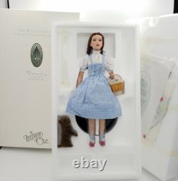 Trésors intemporels Mattel Dorothy Le Magicien d’Oz Poupée en porcelaine neuve en boîte, jamais déballée	 <br/>