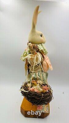 VINTAGE WENDY BRENT Maximillian le Prince de Pâques LAPIN EN PORCELAINE MUSICAL 1986