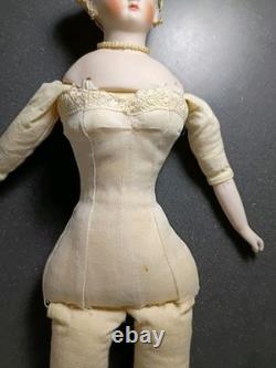 VINTAGE vers les années 40 Poupée en biscuit de porcelaine Parian signée EMMA, robe bleue, cheveux décorés