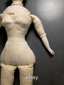 VINTAGE vers les années 40 Poupée en biscuit de porcelaine Parian signée EMMA, robe bleue, cheveux décorés