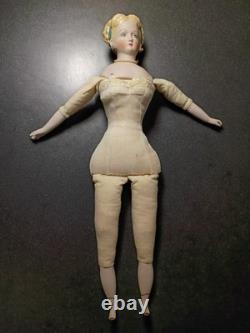 VINTAGE vers les années 40 poupée en biscuit de Parian signée EMMA CLEAR robe bleue cheveux décorés