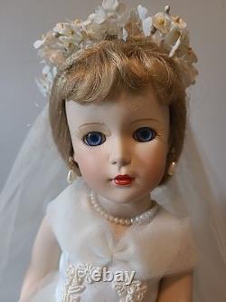 VTG 2001 Poupée Mariée Madame Alexander Porcelaine 13 Incl. Voile et Support