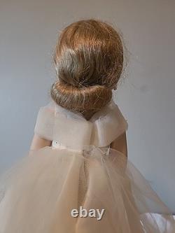 VTG 2001 Poupée Mariée Madame Alexander Porcelaine 13 Incl. Voile et Support