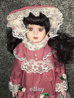 Victorian Porcelain Doll 11 Robe Rose Avec Roses Et Dentelle Brunette Bonnet Vintage