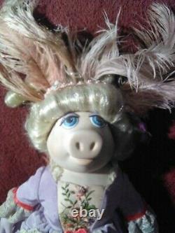 Vieille Mlle Piggy Marie Antoinette Doll 1983. Marqué 0242 Sur 2500