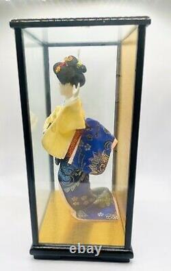 Vieille Poupée Japonaise De Porcelaine Geisha 11,5 Tall En Verre En Bois Cas