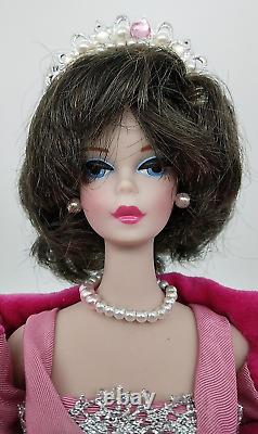 Vintage 1990 Mattel Sophistiqué Lady Barbie Porcelaine Mib! Poupée De Collection Ec