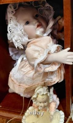 Vintage Ashton Drake Picture Perfect Miniature (11) poupées + ornements dans support en bois