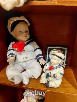 Vintage Ashton Drake Picture Perfect Miniature (11) poupées + ornements dans support en bois