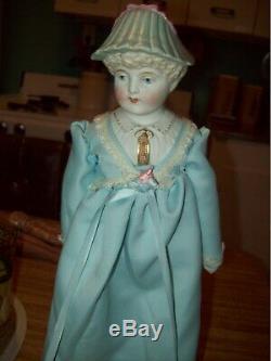 Vintage Blonde Haired Bonnet Parian Tête En Porcelaine Poupée Bleuet Bleu Avec Des Puces