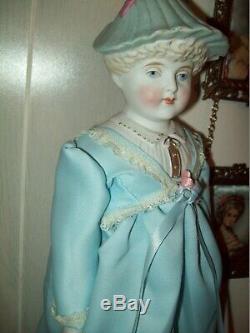 Vintage Blonde Haired Bonnet Parian Tête En Porcelaine Poupée Bleuet Bleu Avec Des Puces