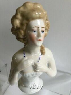 Vintage Goebel Porcelaine Half Doll Lady Avec Collier Bleu Pelote 4 Allemagne