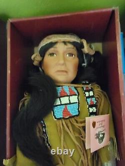 Vintage Limited Edition Native American Porcelain Doll 21 Vtg Avec Boîte Et Support