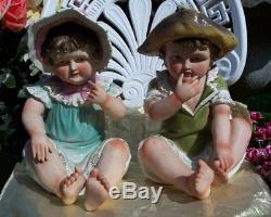 Vintage Paire De Porcelaine Peinte À La Main 12 Figurines De Bébé Piano-garçon & Fille