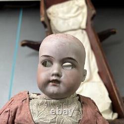 Vintage Porcelaine Bisque Baby Doll W Berceau En Bois Et Miroir