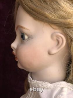 Vintage toute en porcelaine, reproduction n°19 d’une poupée française ancienne Bru à cercle pointillé