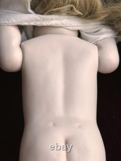 Vintage toute en porcelaine, reproduction n°19 d’une poupée française ancienne Bru à cercle pointillé