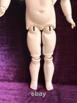 Vintage toute en porcelaine, reproduction n°19 d’une poupée française ancienne Bru à cercle pointillé