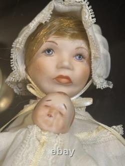 Vtg poupée en porcelaine Faith Wick Balos pour la fête des mères de 15 pouces avec bébé, 1984