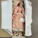 Welden Museum Poup&eacute;e En Porcelaine Cassandra Robe Rose En Bo&icirc;te Avec Certificat D&rsquo;authenticit&eacute;, &eacute;dition Limit&eacute;e
