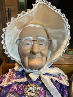 William Wallace Jr. Grand-mère et Grand-père 34 poupées en porcelaine avec banc en bois